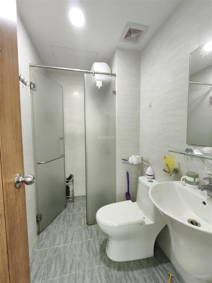 Bán 2pn/2wc full nội thất bcons miền đông. view hồ đá làng đại học. giá 2.550 tỷ.cho thuê 7.5 triệu