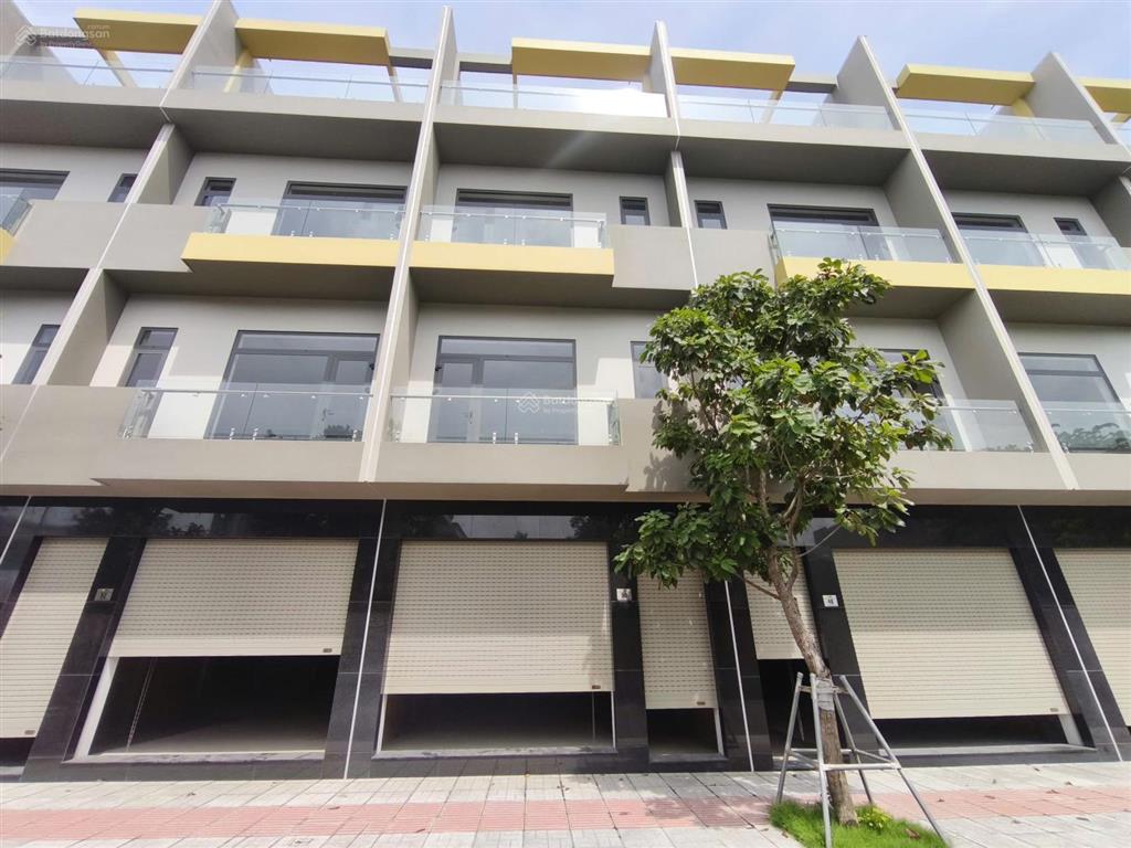 Cần bán lại giá gốc căn nhà phố bcons univalley 1 trệt 3 lầu. dt 64m. 5x13m. giá 7.574 tỷ. bao phí