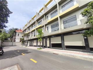 Cần bán lại giá gốc căn nhà phố bcons univalley 1 trệt 3 lầu. dt 64m. 5x13m. giá 7.574 tỷ. bao phí