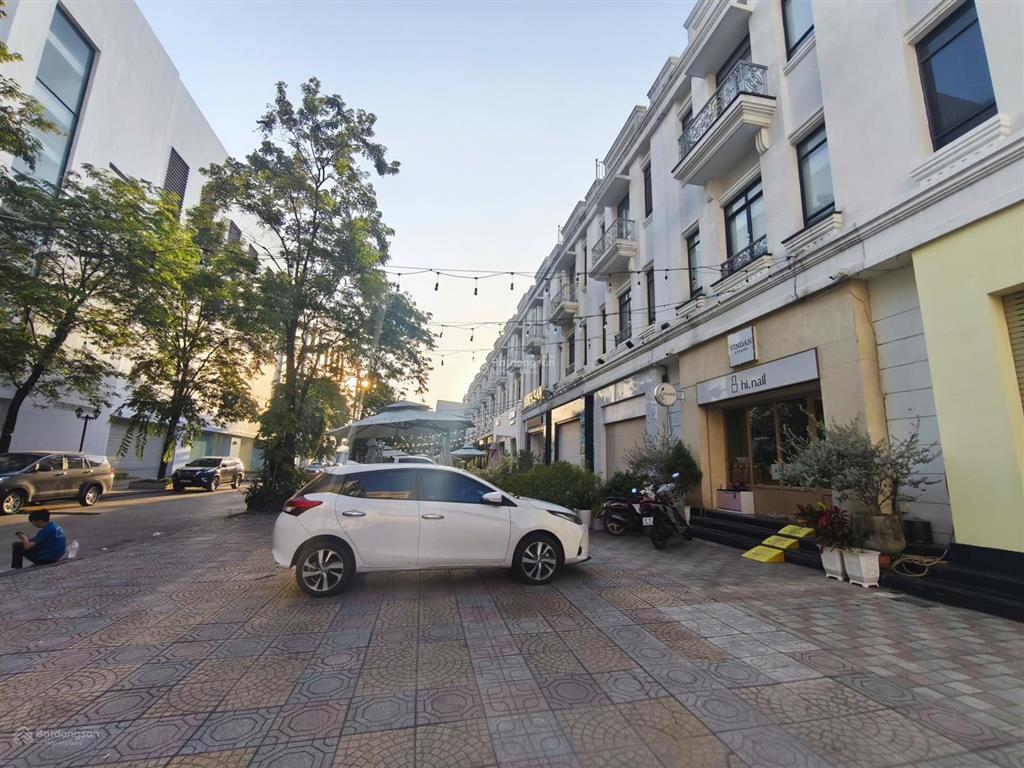 Cần bán căn shophouse 1 trệt 3 lầu vincom biên hòa. diện tích 124m2, giá 16 tỷ