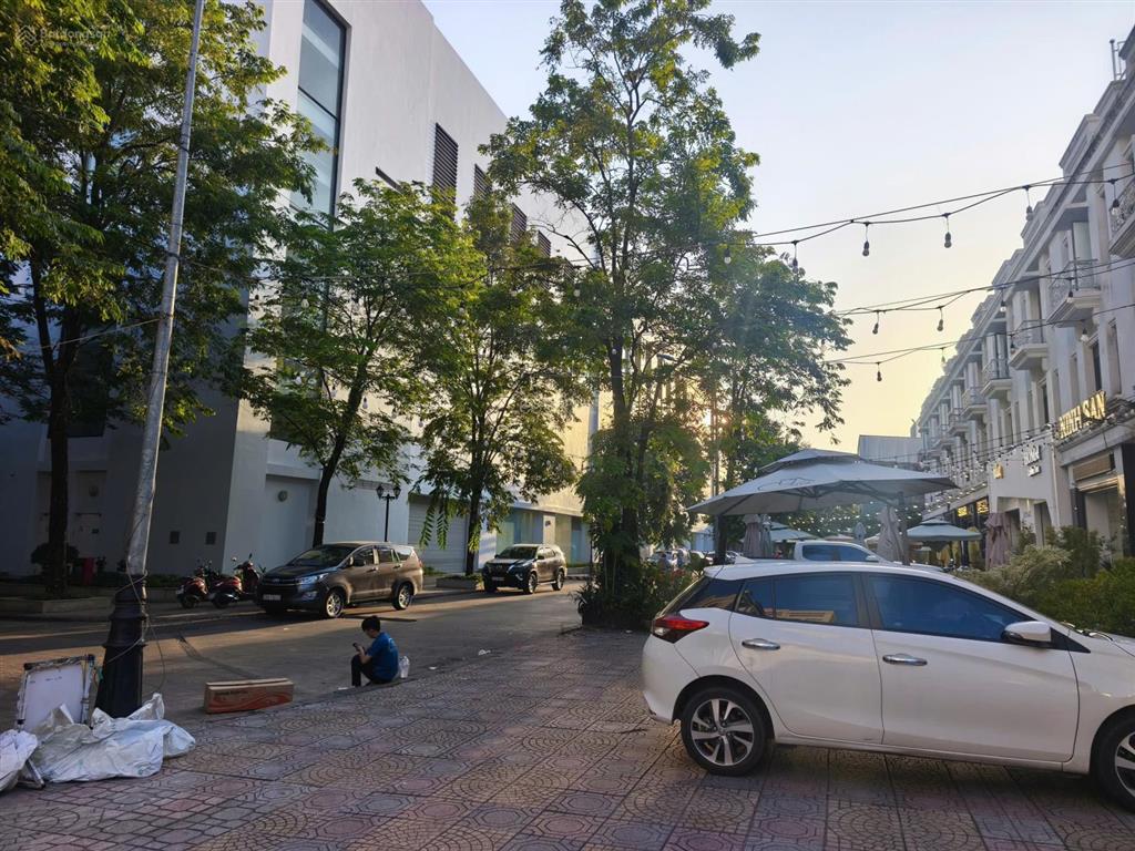 Cần bán căn shophouse 1 trệt 3 lầu vincom biên hòa. diện tích 124m2, giá 16 tỷ
