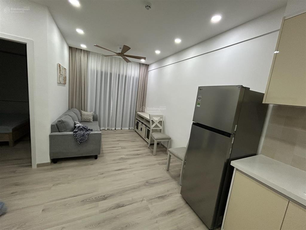 Chính chủ bán căn hộ kèm nội thất cao cấp mới tinh chưa sử dụng.