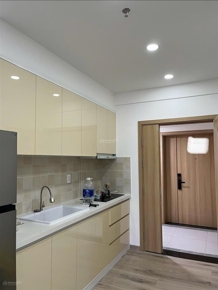 Chính chủ bán căn hộ kèm nội thất cao cấp mới tinh chưa sử dụng.