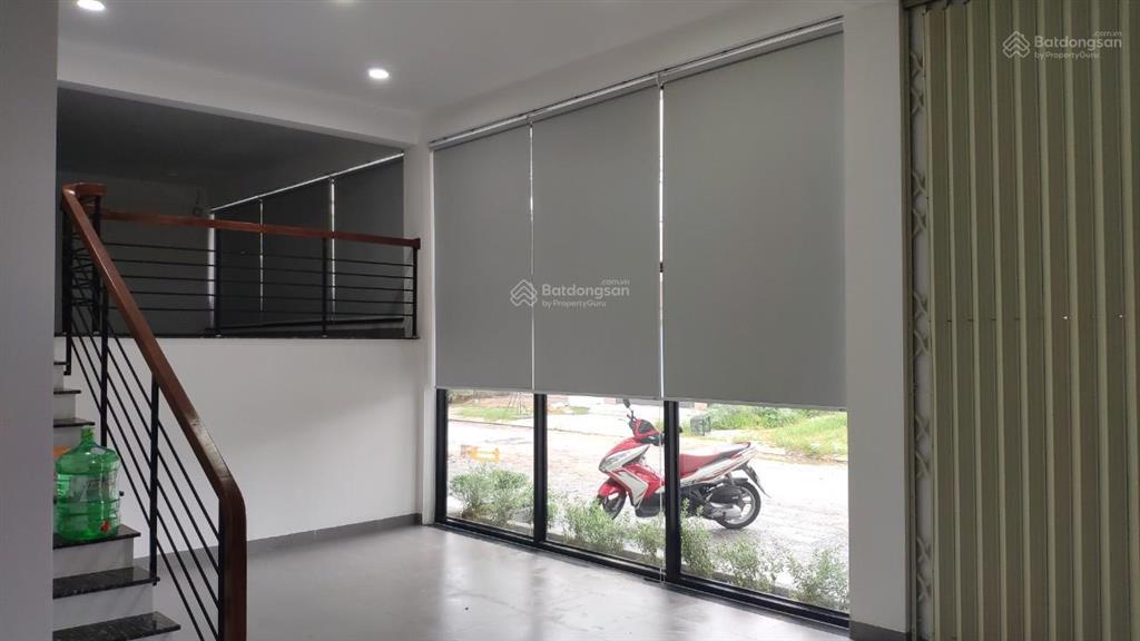 Cho thuê mặt bằng văn phòng, kinh doanh, nhà 2 mặt tiền gần bến xe