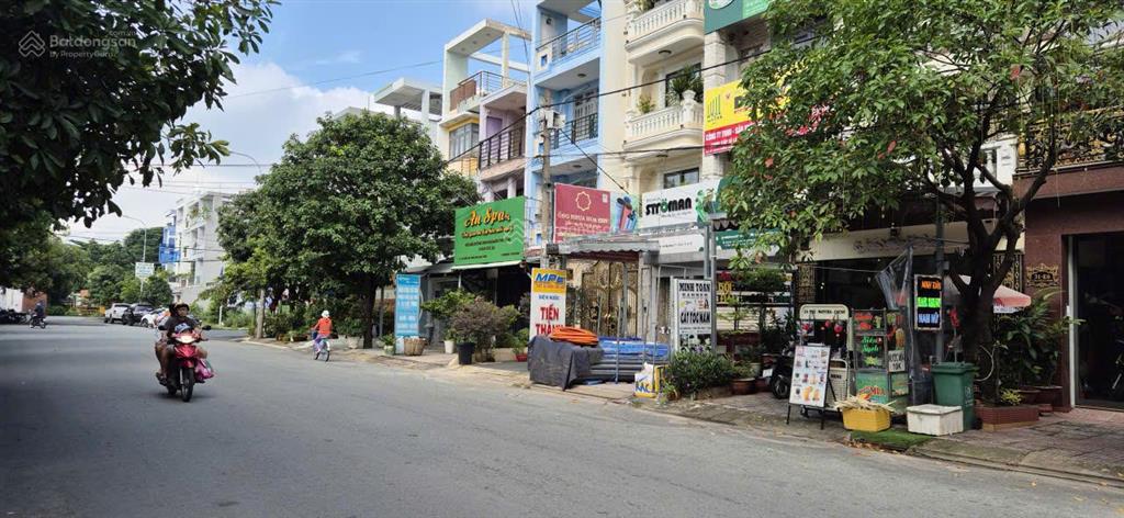Cần tiền con đi du học bán gấp đất mặt tiền trung tâm khu kinh doanh.