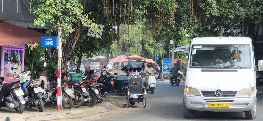 Cần tiền con đi du học bán gấp đất mặt tiền trung tâm khu kinh doanh.