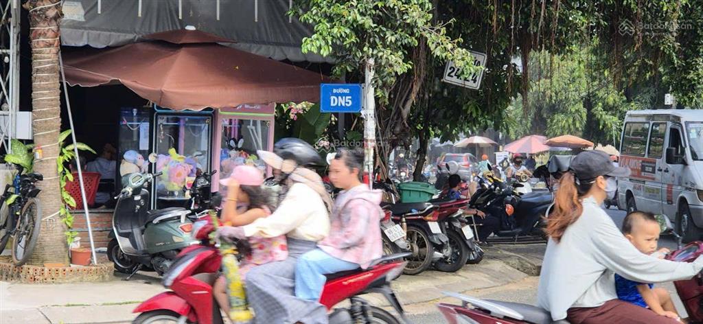 Cần tiền con đi du học bán gấp đất mặt tiền trung tâm khu kinh doanh.