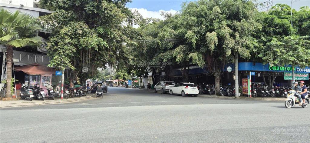 Cần tiền con đi du học bán gấp đất mặt tiền trung tâm khu kinh doanh.