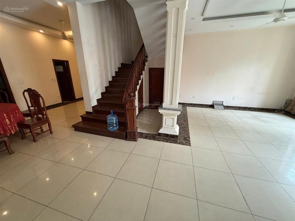 Hiếm! cho thuê biệt thự siêu to việt hưng 175m2  5pn, ở ngay, kinh doanh.