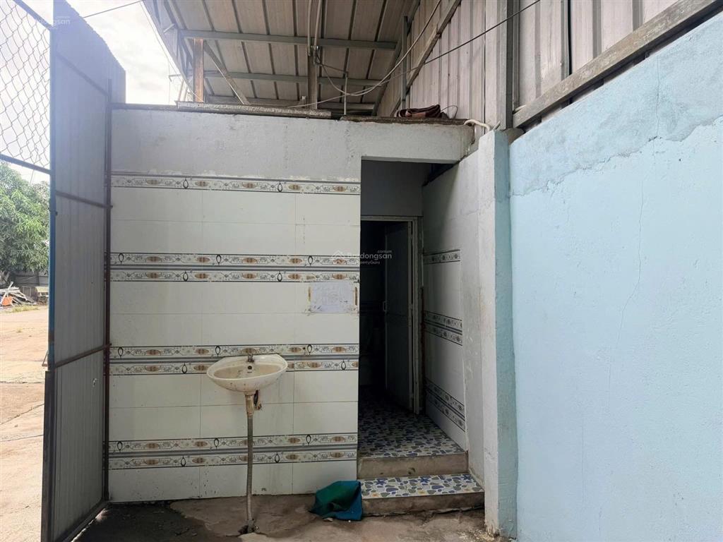 Cho thuê 1300m2 kho xưởng phường chánh phú hoà có hah bình 160kva