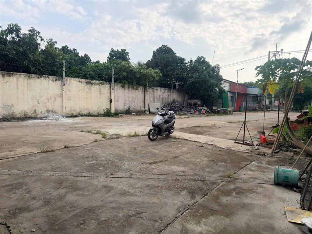 Cho thuê 1300m2 kho xưởng phường chánh phú hoà có hah bình 160kva