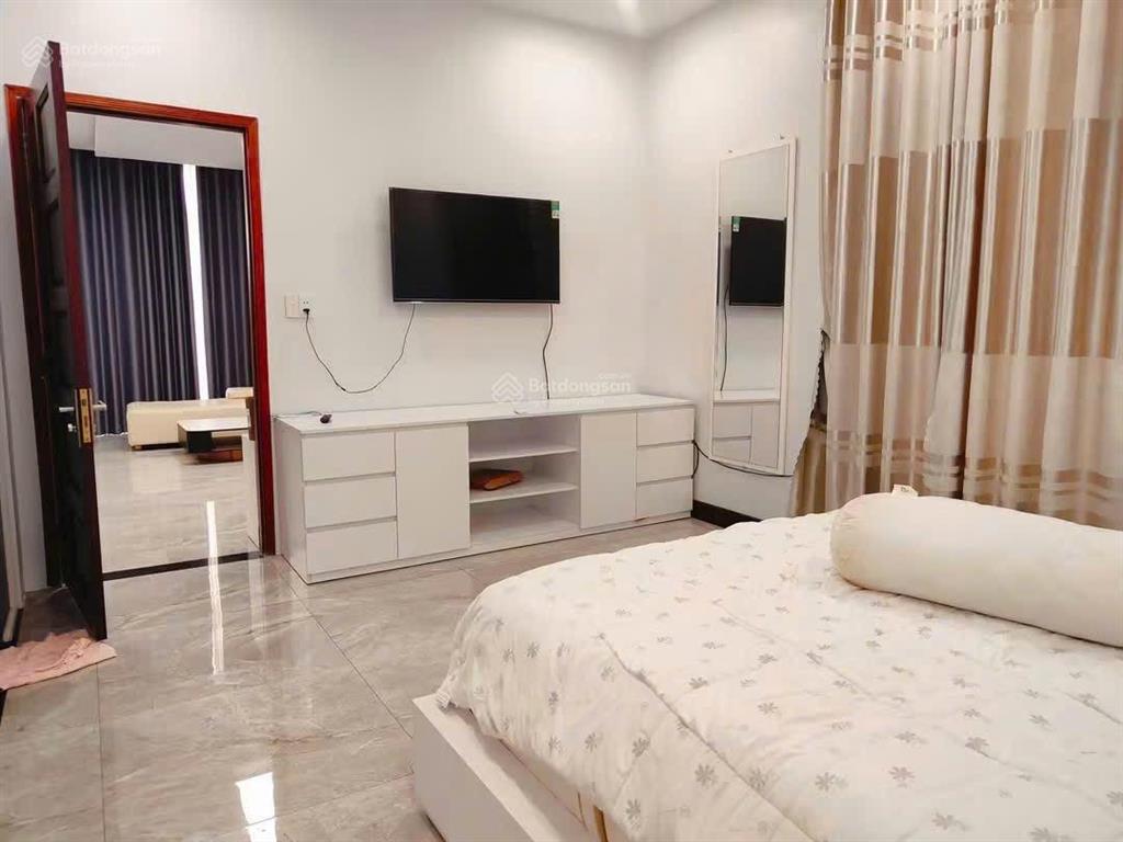 Cho thuê nhà 1 trệt 3 lầu 6 phòng ngủ phú tân 27tr