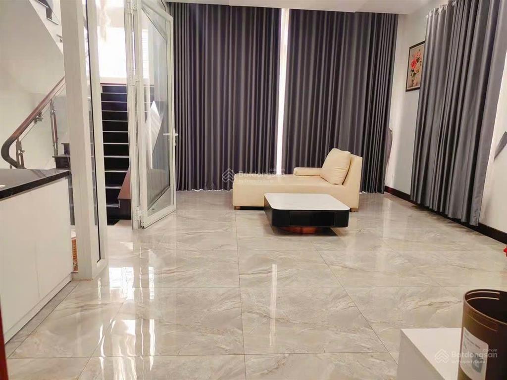 Cho thuê nhà 1 trệt 3 lầu 6 phòng ngủ phú tân 27tr