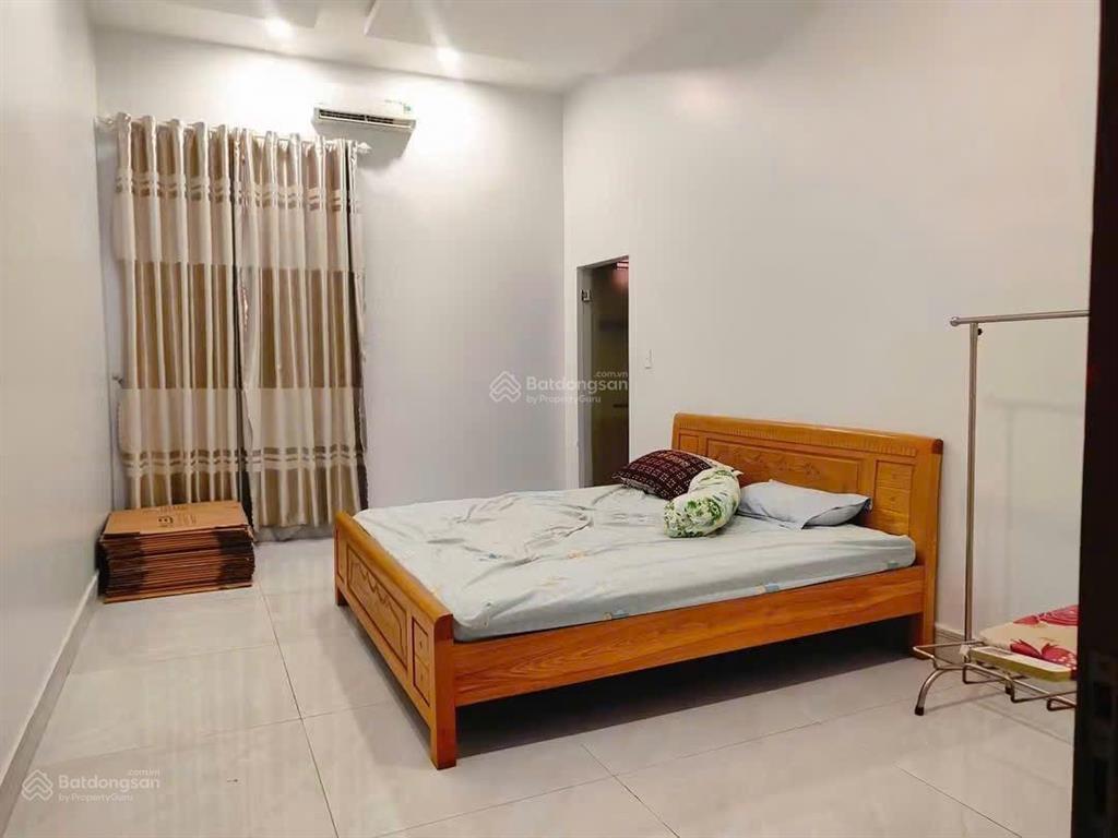Cho thuê nhà 1 trệt 3 lầu 6 phòng ngủ phú tân 27tr