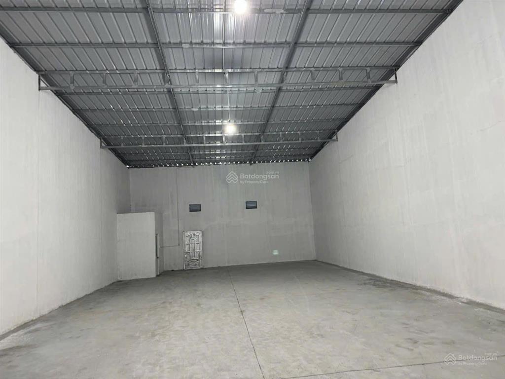 Cho thuê kho mới tinh vsip2 mở rộng tân uyên bình dương dt 10x30=300m2 gc giá 12 triệu/tháng
