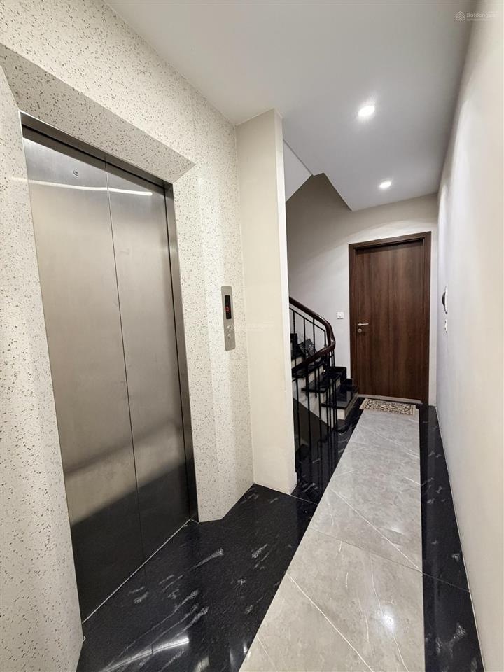 Chính chủ bán nhà phân lô 670h7 tân mai 73m² thang máy ô tô vào nhà