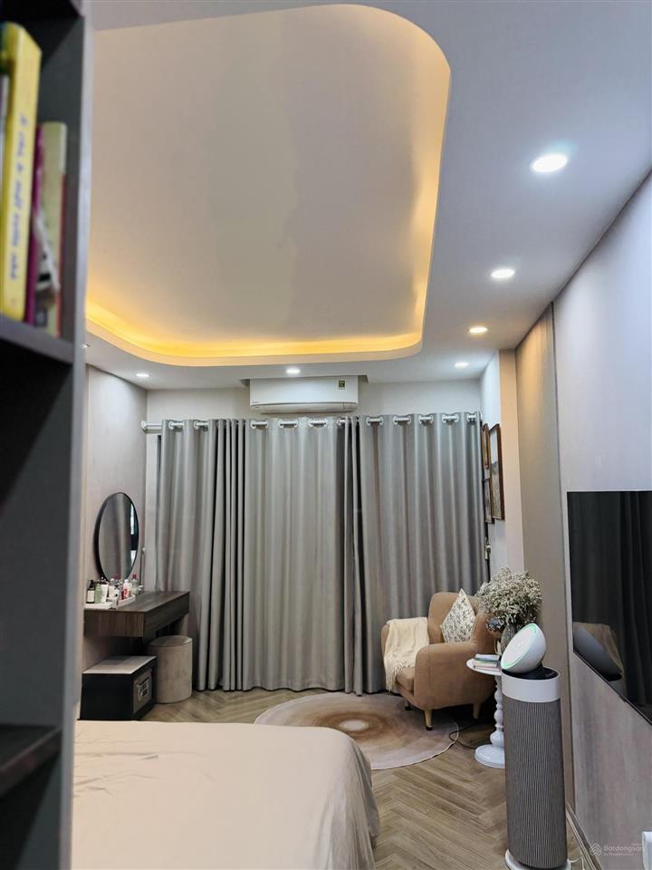 Chính chủ bán nhà phân lô 670h7 tân mai 73m² thang máy ô tô vào nhà
