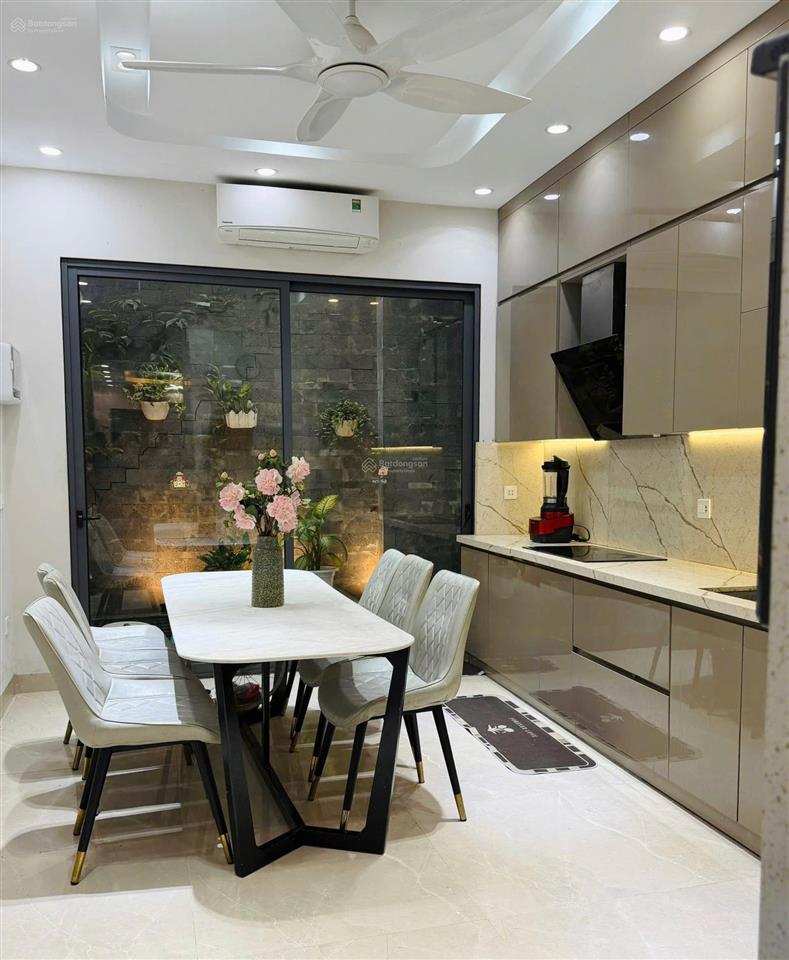 Chính chủ bán nhà phân lô 670h7 tân mai, 73m2, thang máy ô tô vào nhà