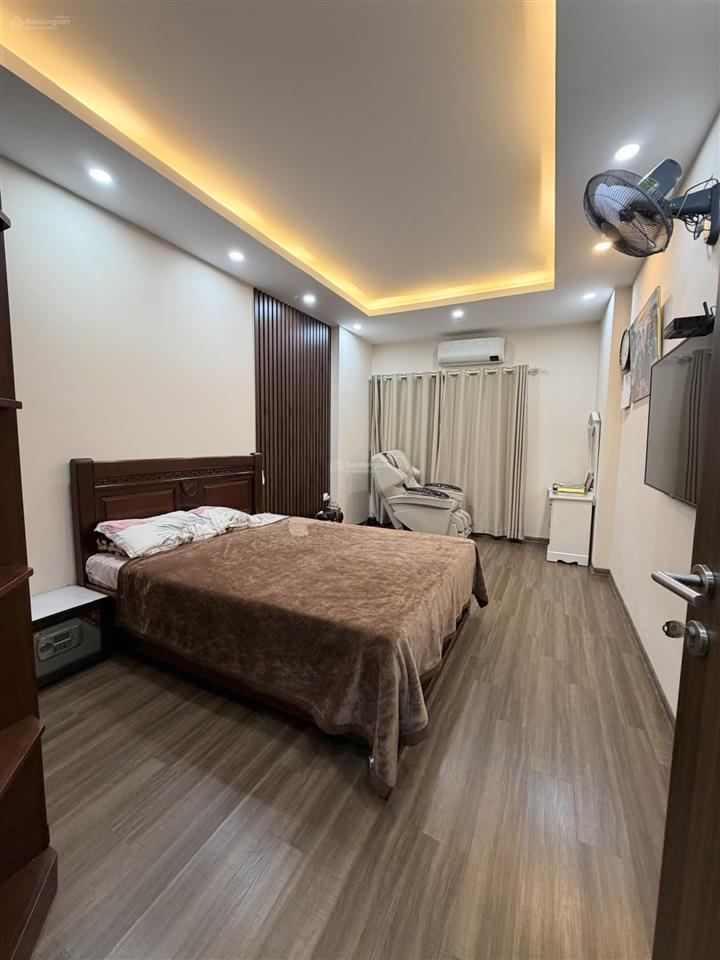 Chính chủ bán nhà phân lô 670h7 tân mai, 73m2, thang máy ô tô vào nhà