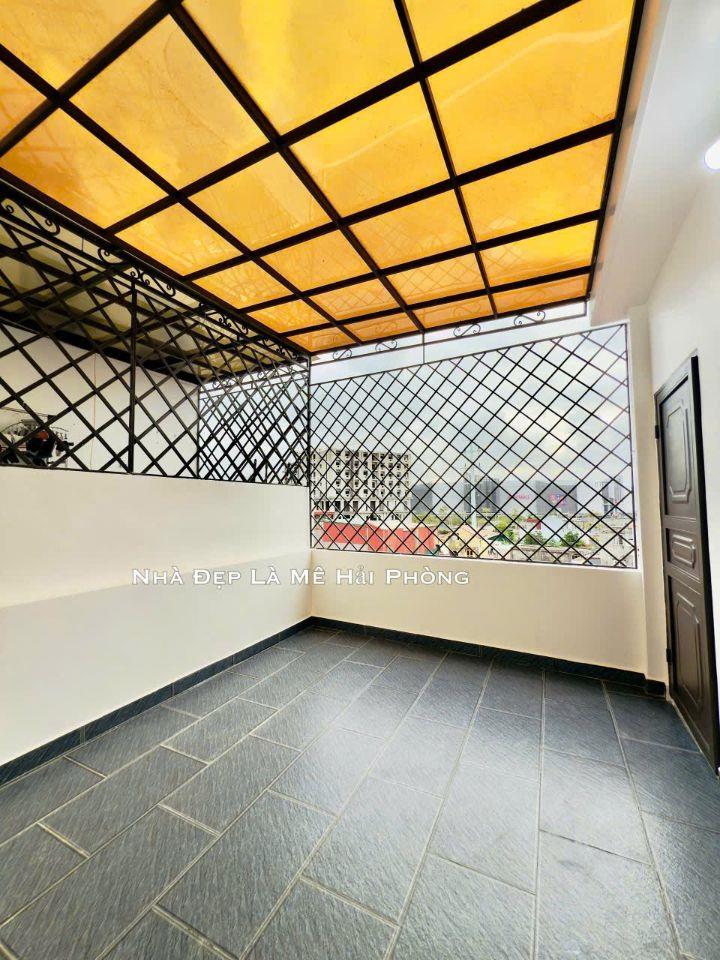 nhà xây mới mặt đường 3xx Nguyễn văn linh - lê chân 6,95 tỉ