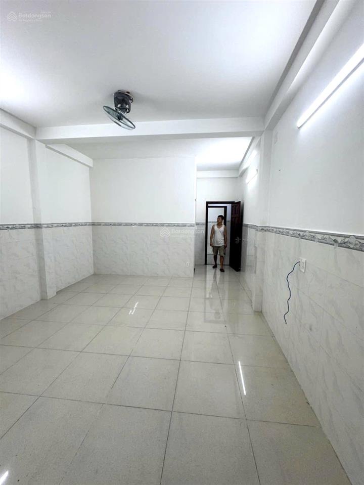 Nhà rộng mới 4,2*18m 2lầu st 4pn 5wc hxh nguyễn văn khối