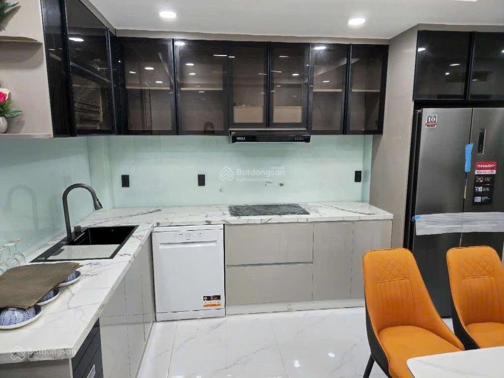 Nhà mới full nội thất 4*17m 3lầu st 5pn 6wc hxh lê văn thọ