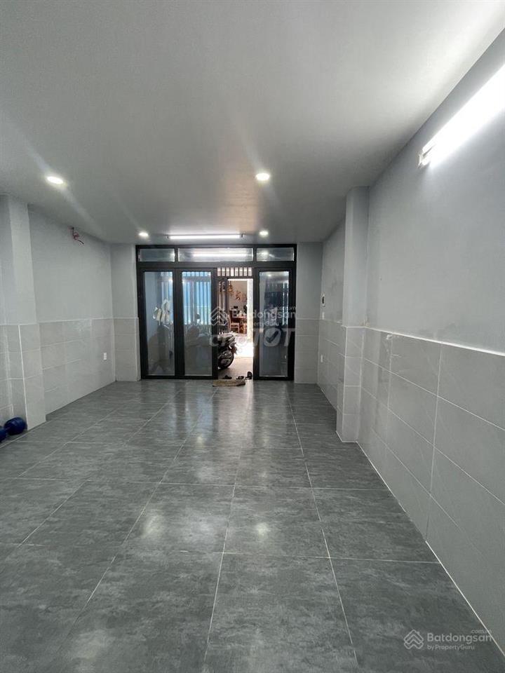 Nhà mới 4*13m 1lầu 2pn 2wc 1/ phạm văn bạch