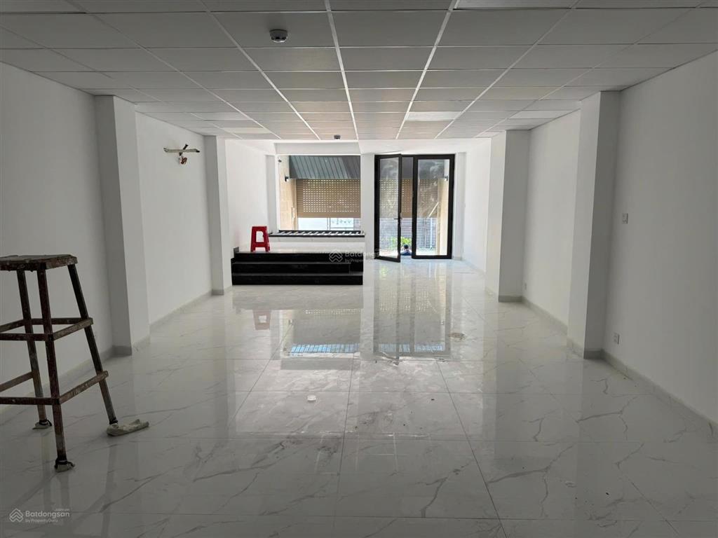 Toà nhà nc cho làm chdv 5*33m 6lầu hxh phạm văn bạch