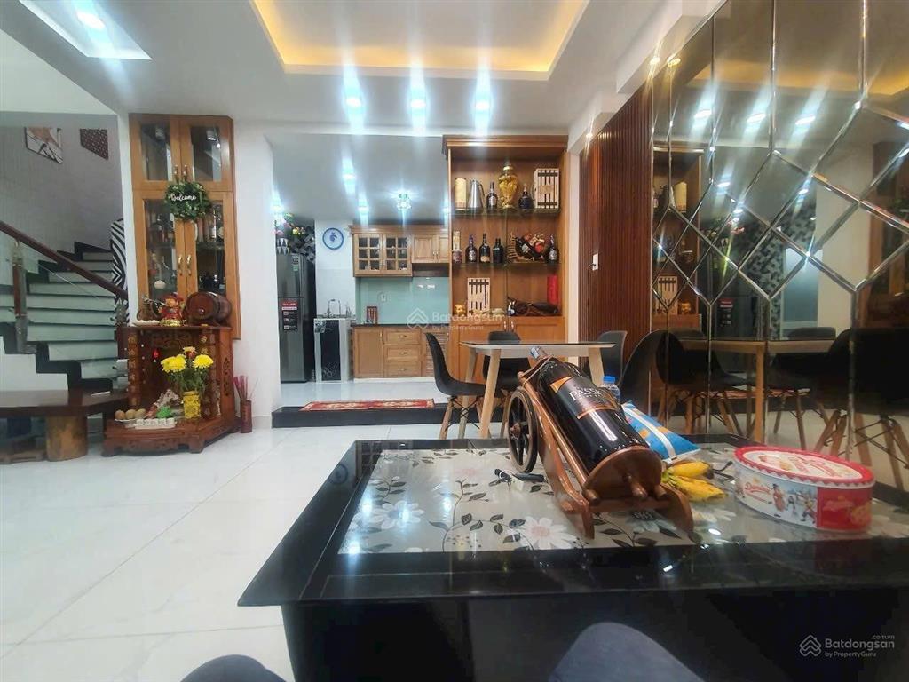 Nhà full nội thất mới 6*11m 3lầu st 4pn 5wc hxh 1/ quang trung