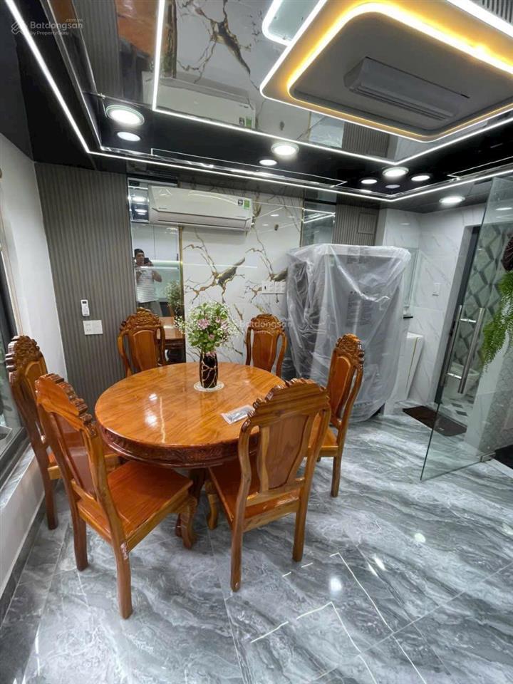 Nhà full nội thất 56m² 3 lầu st 5pn 7wc thm hxh nguyễn tư giản