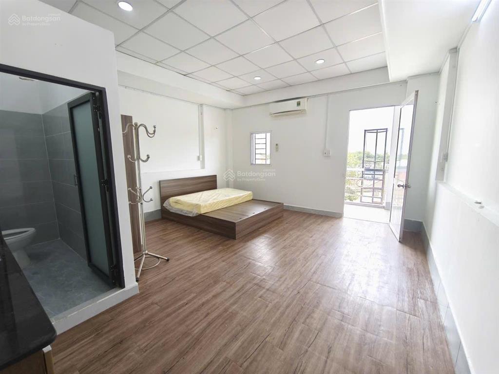 Phòng mới keng 30m² full nội thất ban công mặt tiền tân sơn