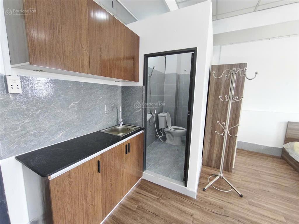Phòng mới keng 30m² full nội thất ban công mặt tiền tân sơn
