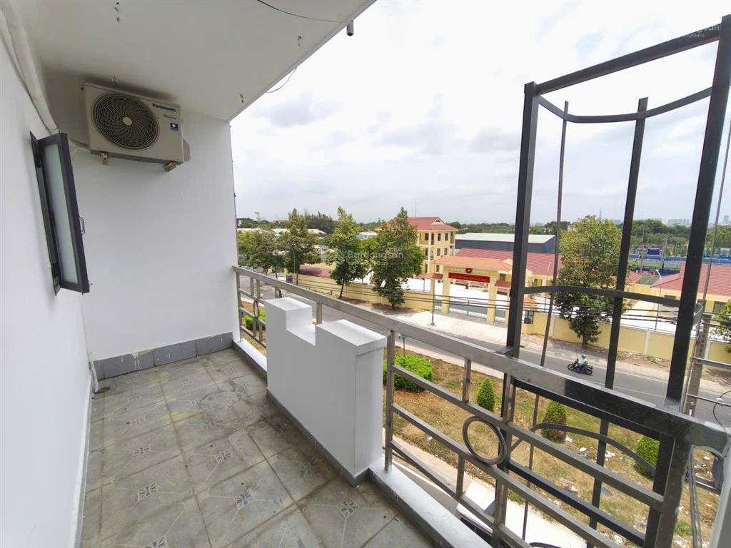 Phòng mới keng 30m² full nội thất ban công mặt tiền tân sơn