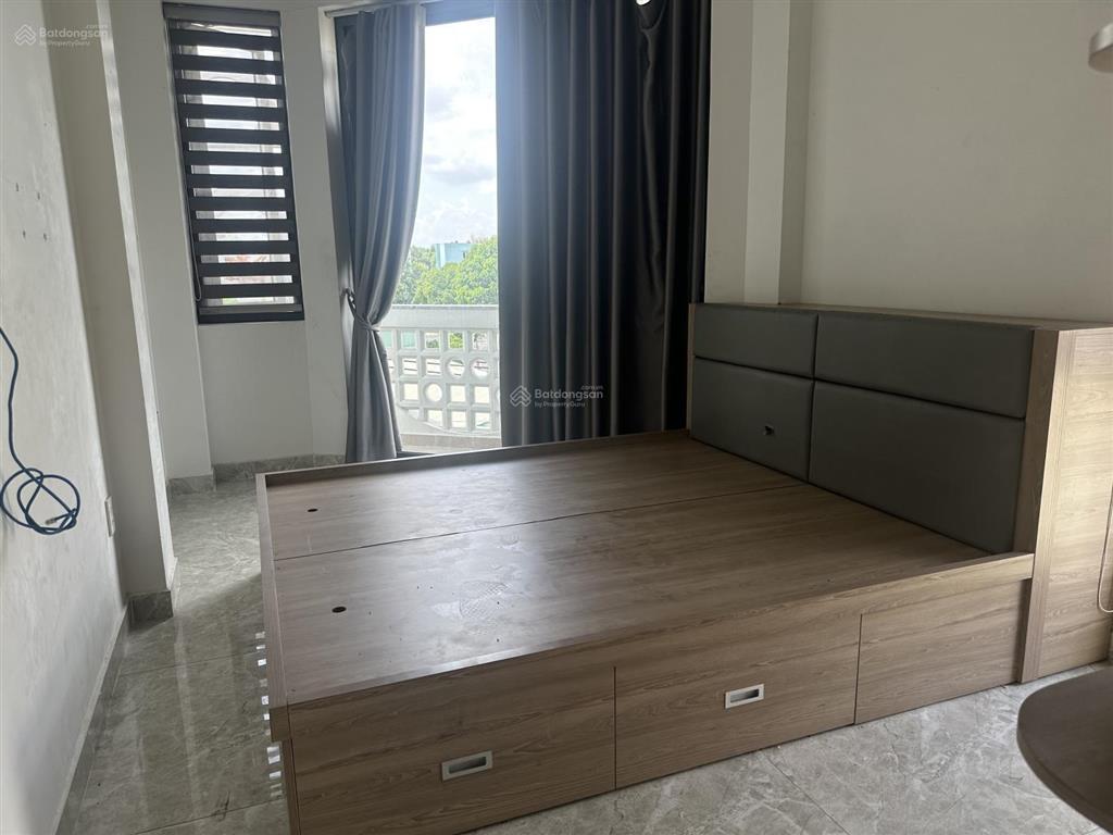 Phòng có ban công 20m2 có nội thất mặt tiền đường số 21 p8 gv