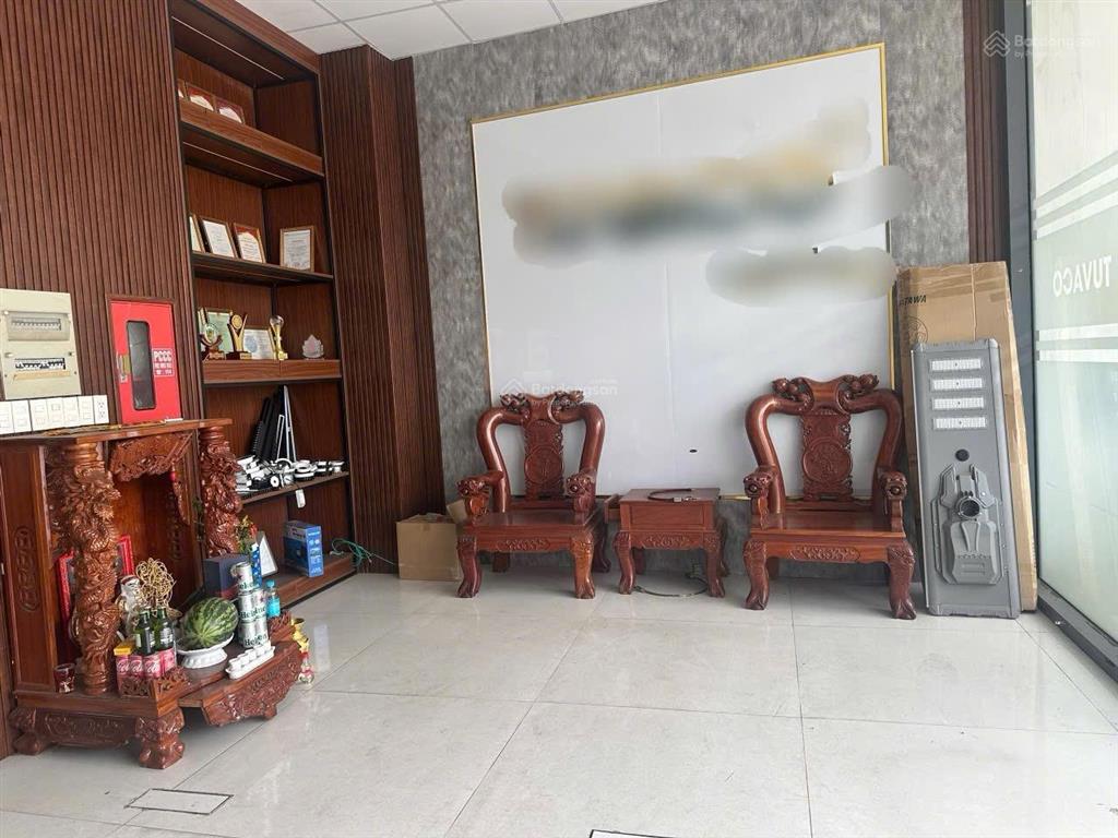 Cho thuê mặt tiền kinh doanh 10x30m mt phạm văn bạch