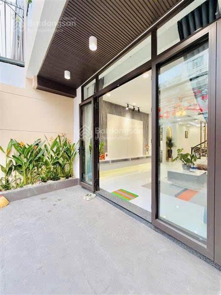 Nhà mới full nội thất 4,5*18m 2lầu st 4pn 4wc hxh phạm văn chiêu