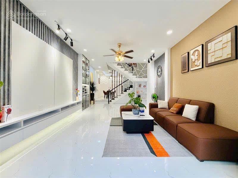 Nhà mới full nội thất 4,5*18m 2lầu st 4pn 4wc hxh phạm văn chiêu