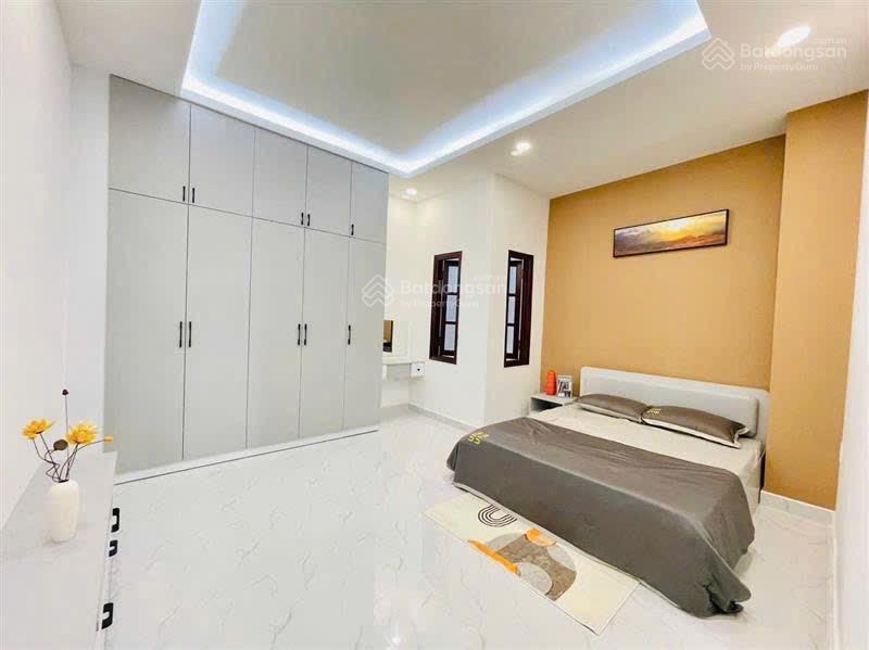 Nhà mới full nội thất 4,5*18m 2lầu st 4pn 4wc hxh phạm văn chiêu