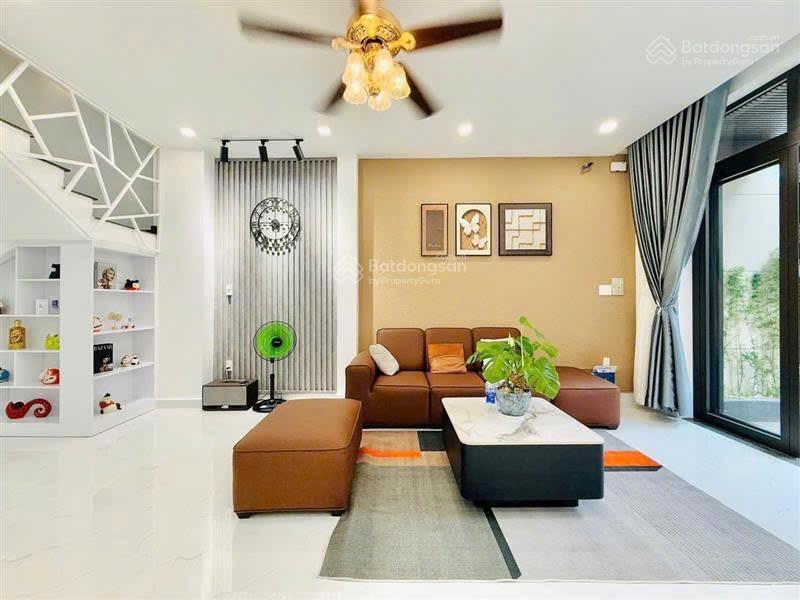 Nhà mới full nội thất 4,5*18m 2lầu st 4pn 4wc hxh phạm văn chiêu