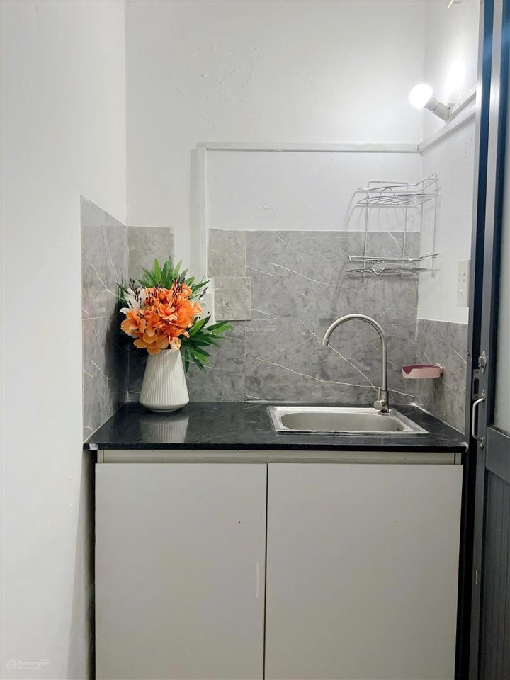 Phòng mới có nội thất 25m2 ban công gần chợ