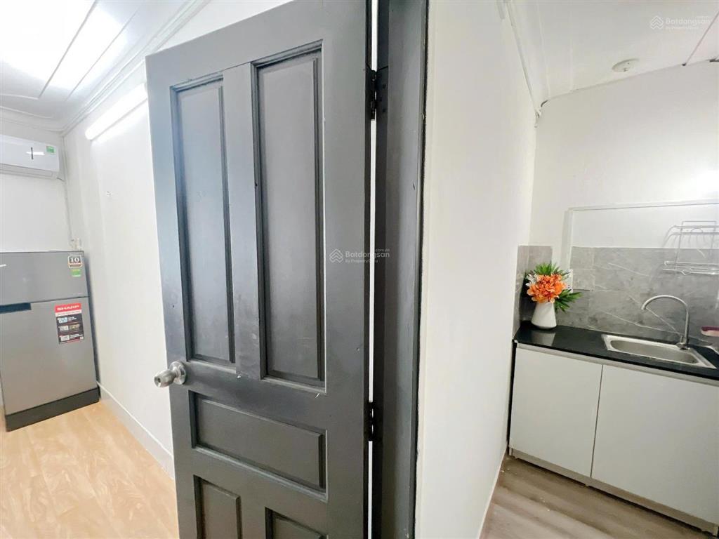 Phòng mới có nội thất 25m2 ban công gần chợ