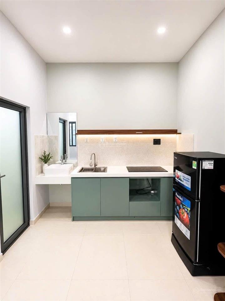 Phòng có ban công rộng 30m2 full nội thất mt phạm văn bạch