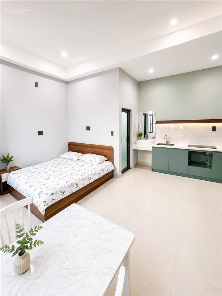 Phòng có ban công rộng 30m2 full nội thất mt phạm văn bạch