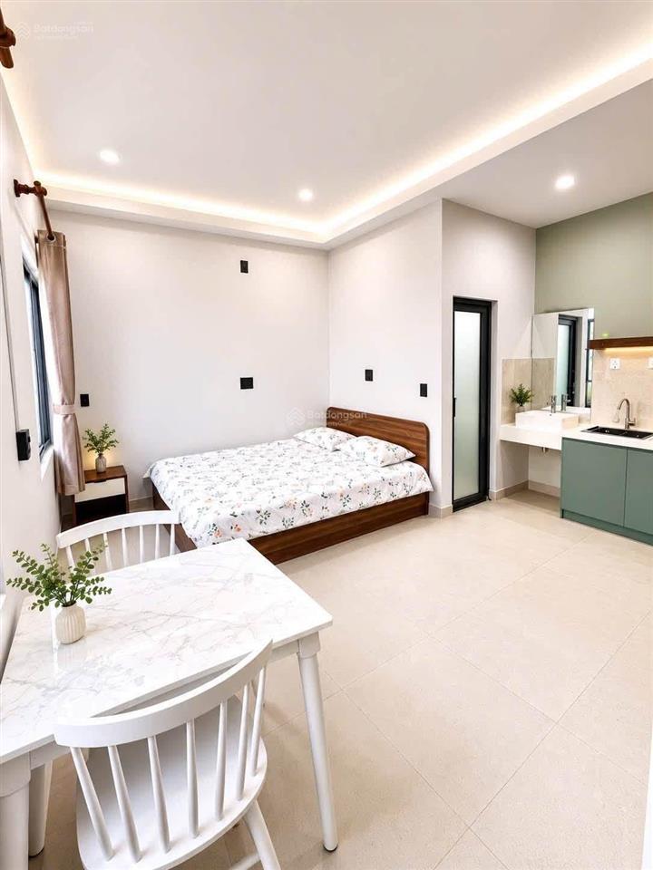 Phòng có ban công rộng 30m2 full nội thất mt phạm văn bạch