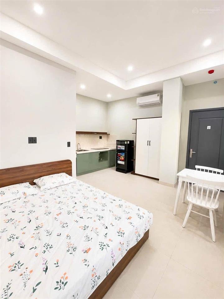 Phòng có ban công rộng 30m2 full nội thất mt phạm văn bạch