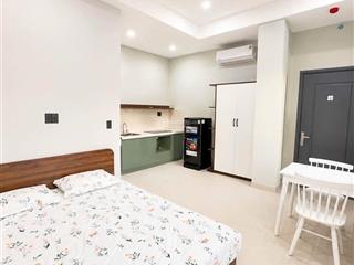 Phòng có ban công rộng 30m2 full nội thất mt phạm văn bạch