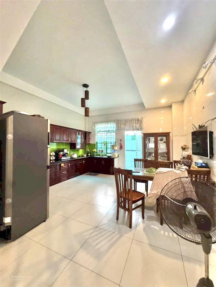 Nhà rộng 5x15m 2 lầu st 4pn 4wc hxh phạm văn bạch