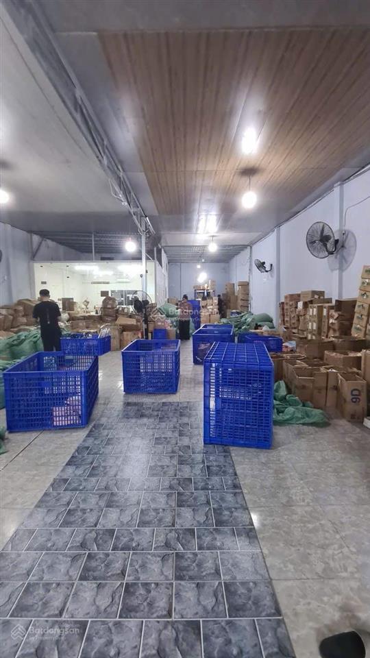 Kho rộng 11*42m trần cao hxt phạm văn chiêu