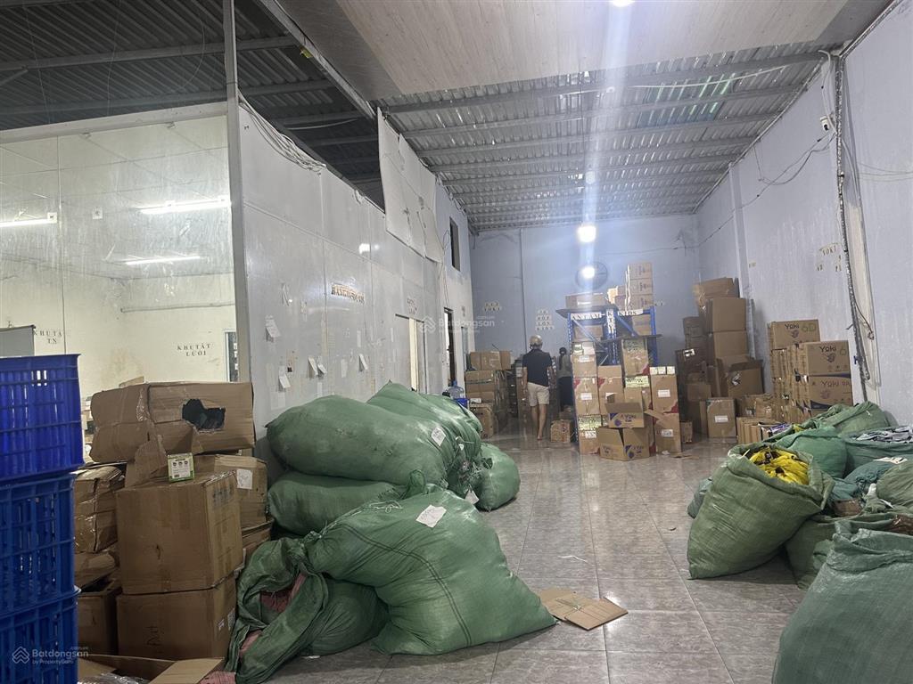 Kho rộng 11*42m trần cao hxt phạm văn chiêu