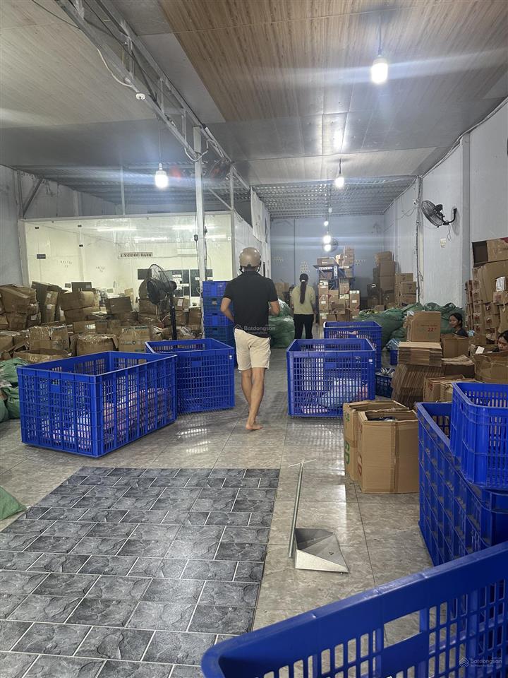 Kho rộng 11*42m trần cao hxt phạm văn chiêu